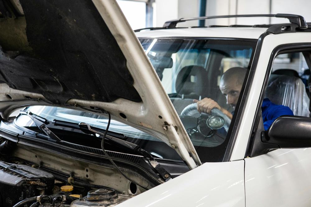 vehicle inspection-f1b890511e1949dc917540c7ce639715.jpg vehicle inspection